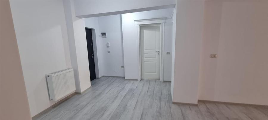 Apartament cu 3 camere semidecomandat în Popas Păcurari