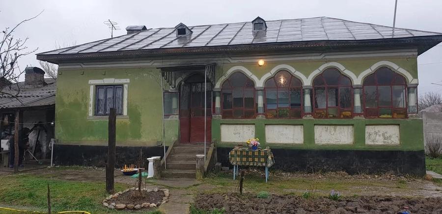 Casă cu 3 camere cu Teren 1550 Mp în Central