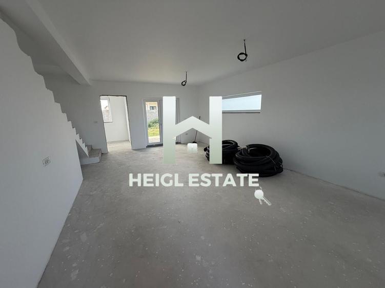 Duplex cu 4 camere cu Canalizare în Moșnița Nouă