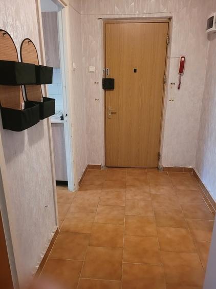 Apartament cu 3 camere semidecomandat în Militari