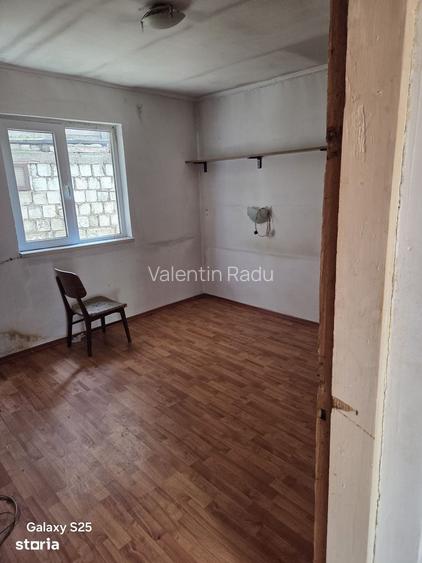 Casa cu 4 camere, teren 236 mp, acces asfaltat