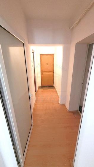 Apartament cu 3 camere decomandat în
