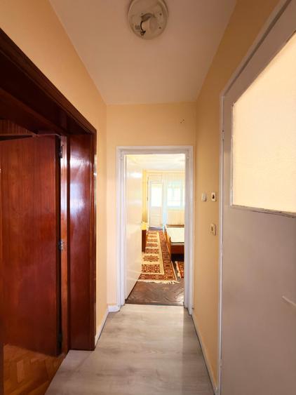 Apartament cu 3 camere semidecomandat în Complex Studențesc