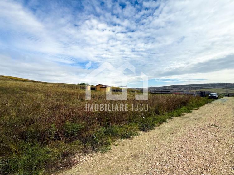 Teren Construcții intravilan de 1200 mp, în Gădălin