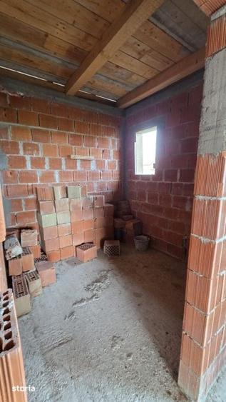 Casă cu 4 camere cu Teren 400 Mp în Central