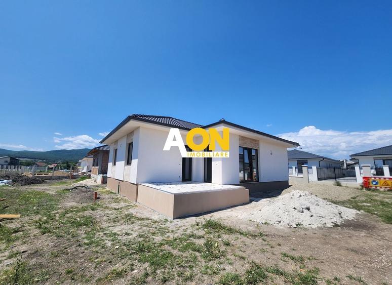 Casă individuală cu 4 camere cu Canalizare în Micești