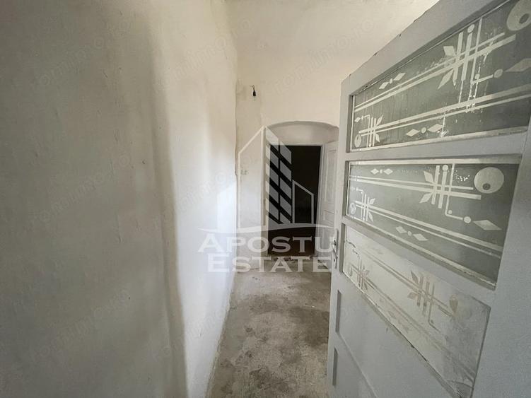 Casă cu 2 camere cu Teren 1554 Mp în Săcălaz