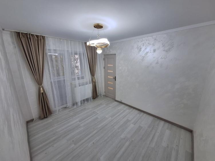 Apartament cu 3 camere semidecomandat în Tomis Nord