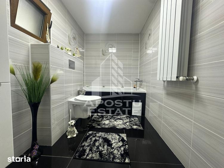 Casă cu 5 camere cu Teren 306 Mp în Sânmihaiu Român