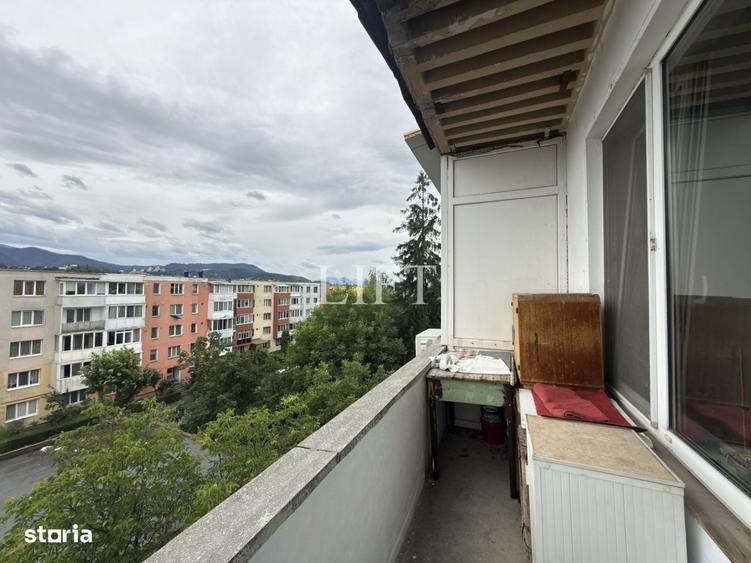 Apartament cu 2 camere decomandat în Tractorul