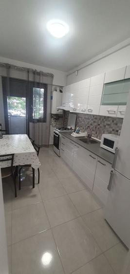 Apartament cu 2 camere, etj 2, - 4