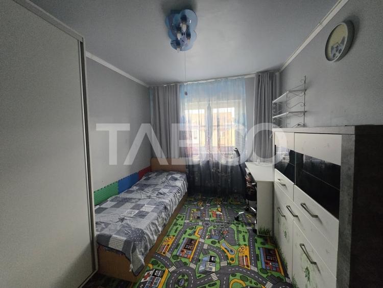 Apartament cu 3 camere decomandat, mobilat în Ștrand