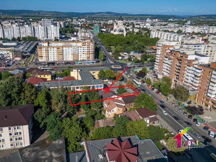 Casă individuală cu 9 camere cu Canalizare în Ultracentral