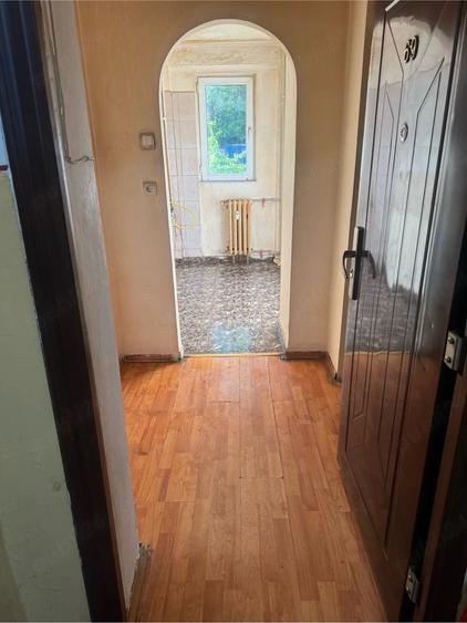 Apartament cu 2 camere semidecomandat în Berceni
