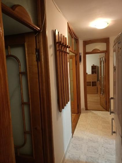 Apartament cu 3 camere decomandat, mobilat în Central