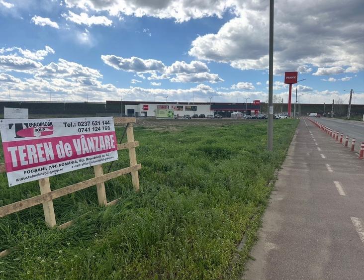 Teren Construcții intravilan de 5700 mp, în Nord-Est