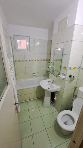 Apartament cu 3 camere decomandat în Micro 20