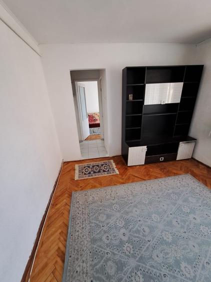 Apartament cu 2 camere semidecomandat, mobilat în Universității