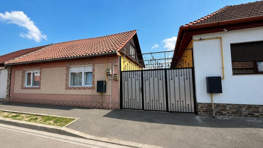 Casă individuală cu 3 camere cu Canalizare în Dragoș Vodă