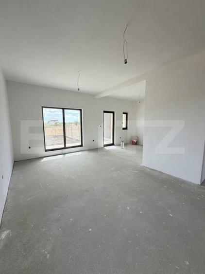 Casă individuală cu 4 camere cu Teren 284 Mp în Plopi