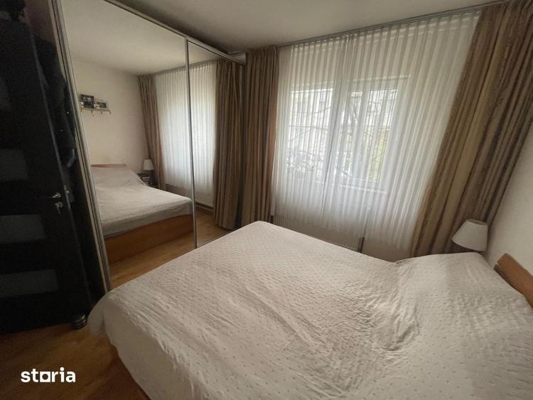 Apartament cu 3 camere în Craiovița Nouă