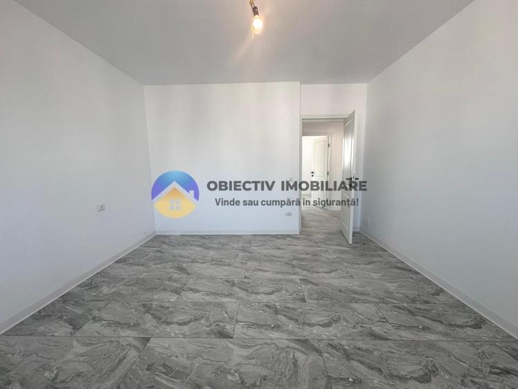 Casă cu 3 camere cu Canalizare în Est