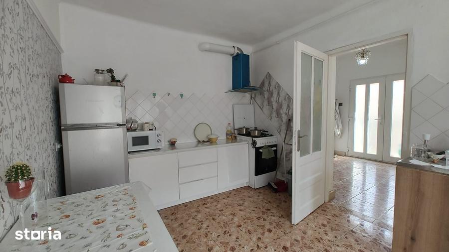 Casă cu 3 camere cu Teren 497 Mp în Central