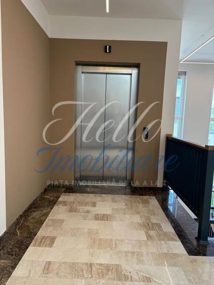 Penthouse cu 3 camere semidecomandat în Florești