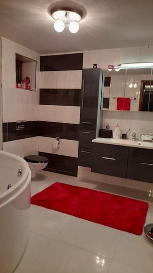 Apartament cu 5 camere decomandat, mobilat în Central