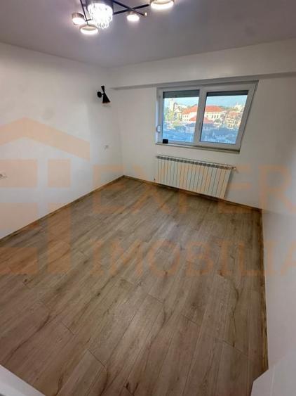 Apartament cu 2 camere decomandat în Casa de Cultură