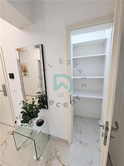 Apartament cu 3 camere decomandat în Tractorul
