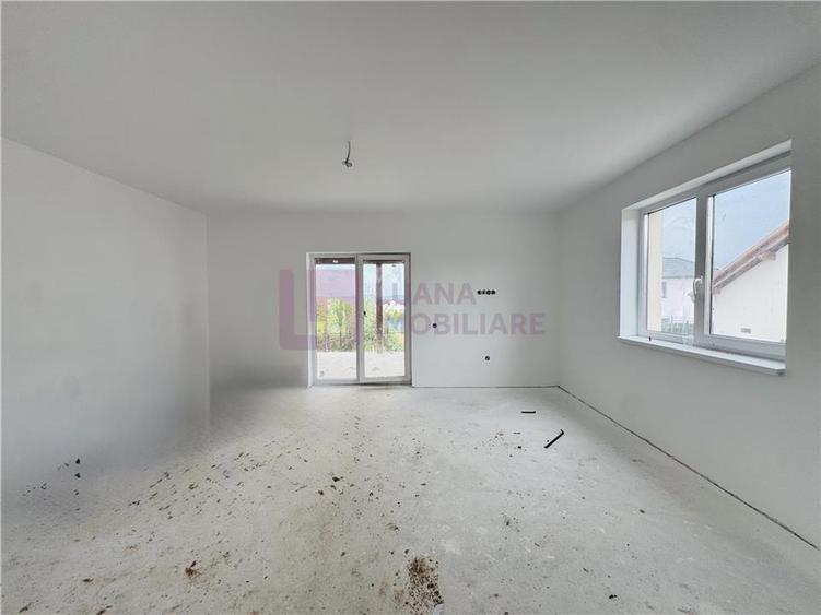 Duplex cu 4 camere cu Canalizare în Central