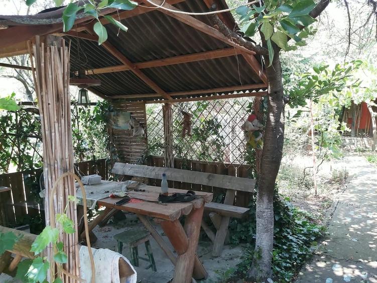 Casă cu 5 camere cu Teren 2000 Mp în Rogojeni