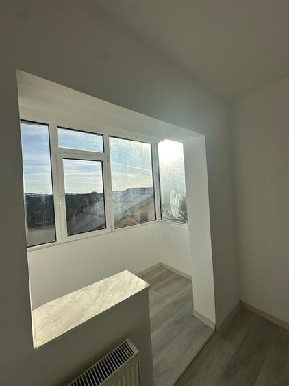 Apartament cu 4 camere decomandat în Enachiță Văcărescu