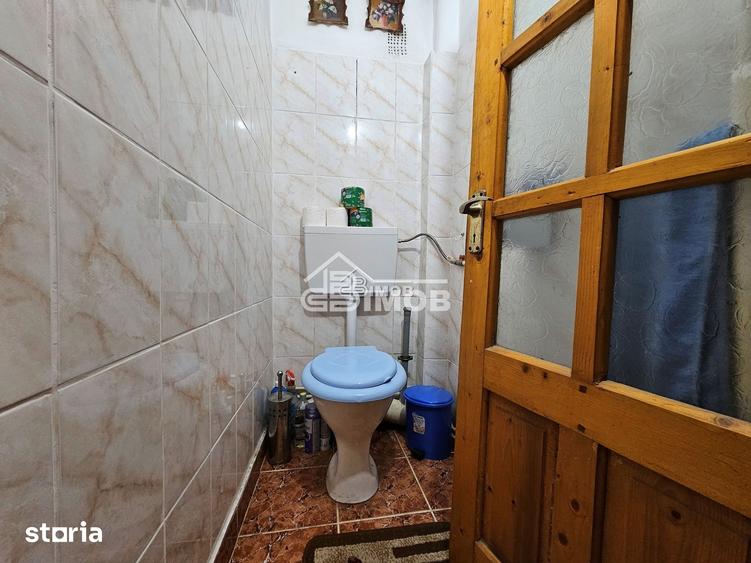 Apartament cu 3 camere semidecomandat în Micro 5