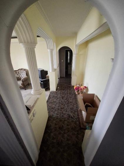 Apartament cu 4 camere semidecomandat, mobilat în Ostroveni