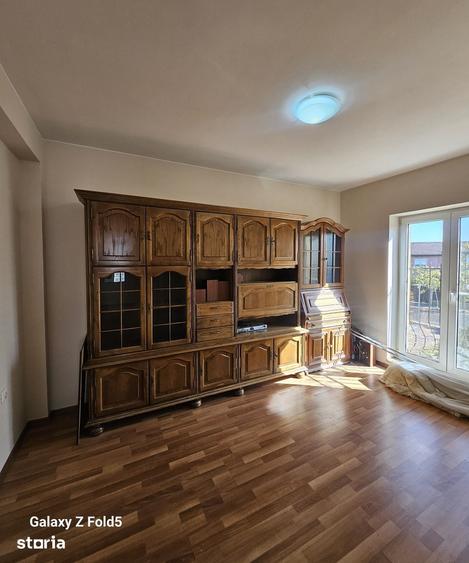 Casă cu 4 camere decomandat cu Teren 300 Mp în Europa