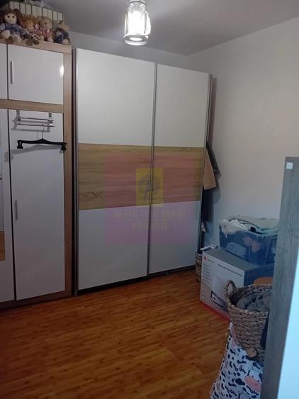 Casă cu 5 camere cu Teren 240 Mp în Tei