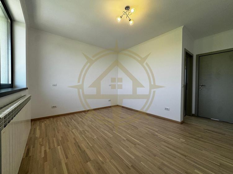 Casă cu 5 camere cu Teren 500 Mp în Dumbrăveni