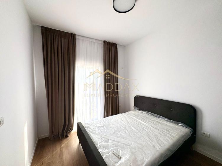 Apartament cu 3 camere semidecomandat, mobilat în Băneasa