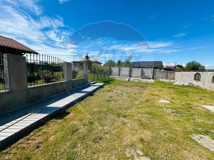 Casă individuală cu 6 camere cu Teren 1624 Mp în Pielești