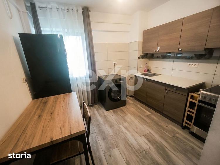 Apartament cu 4 camere decomandat, mobilat în Calea București
