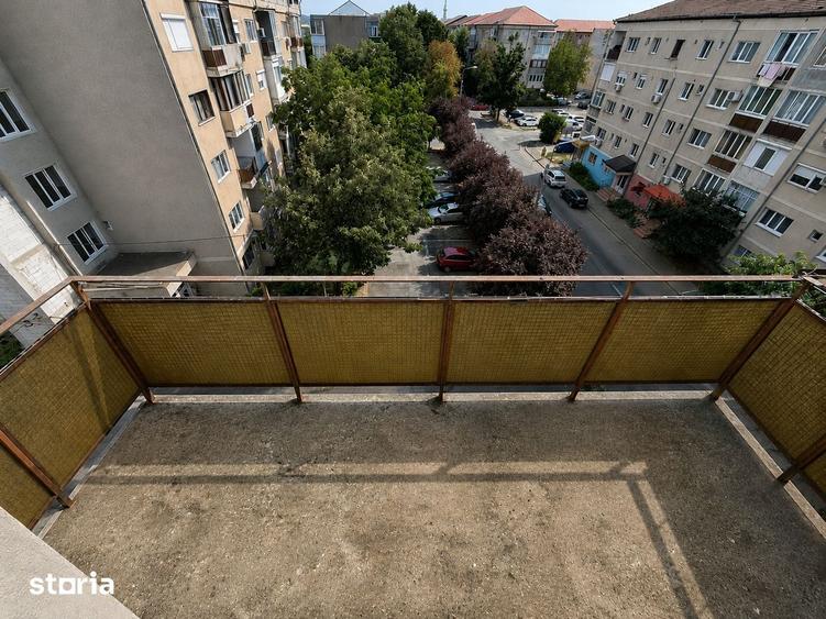 Apartament cu 3 camere decomandat în Nufărul