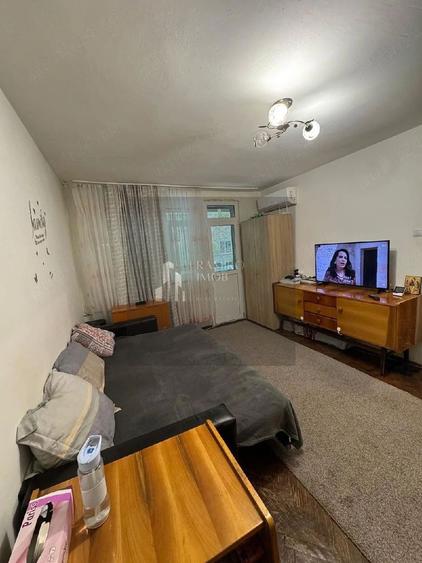 Apartament cu 2 camere semidecomandat în Olteniței