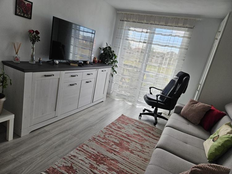 Apartament cu 3 camere decomandat în Sânandrei