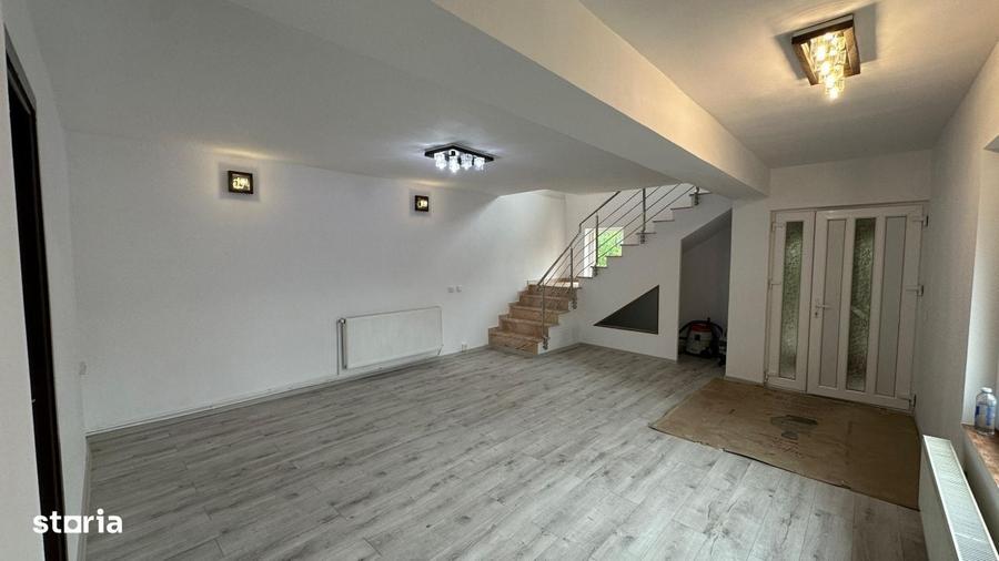 Casă cu 3 camere cu Teren 1397 Mp în Ștefănești