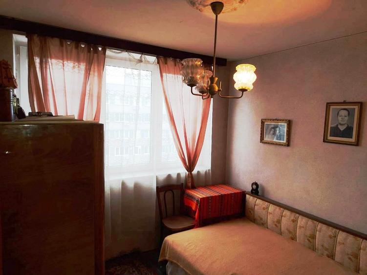 Apartament cu 3 camere semidecomandat în Gorjului