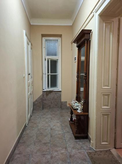 Apartament cu 3 camere semidecomandat în P-ța Maria