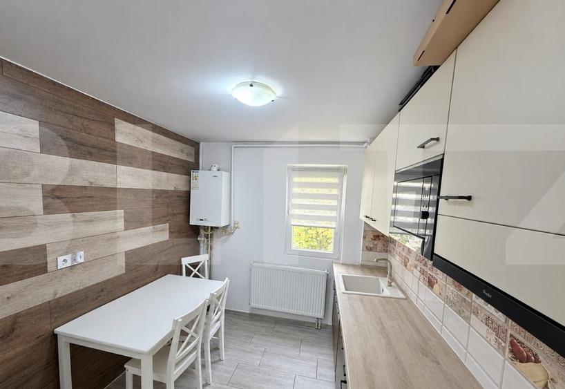 Apartament cu 3 camere semidecomandat, mobilat în Ciucului