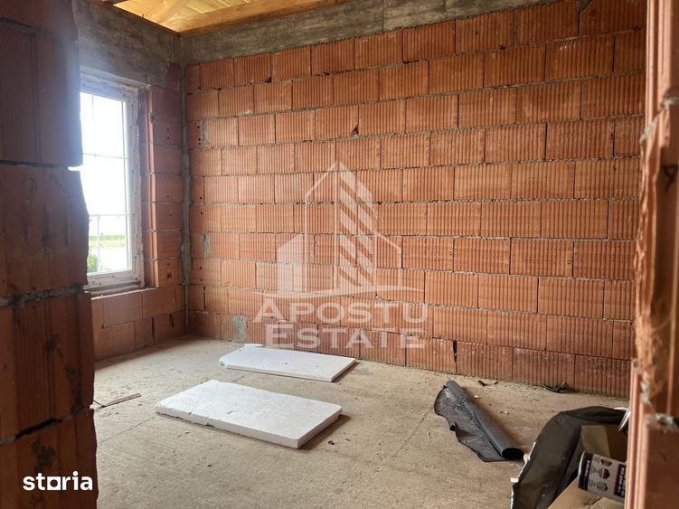 Casă cu 4 camere cu Teren 400 Mp în Orțișoara